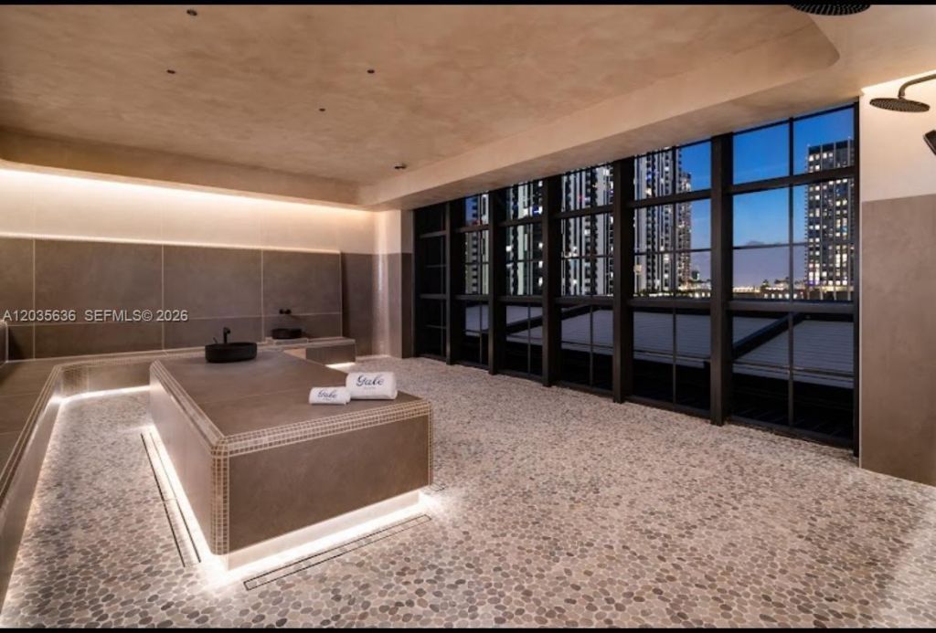 601 NE 1st Ave , Unit 1720, Miami, FL 33132 Photo