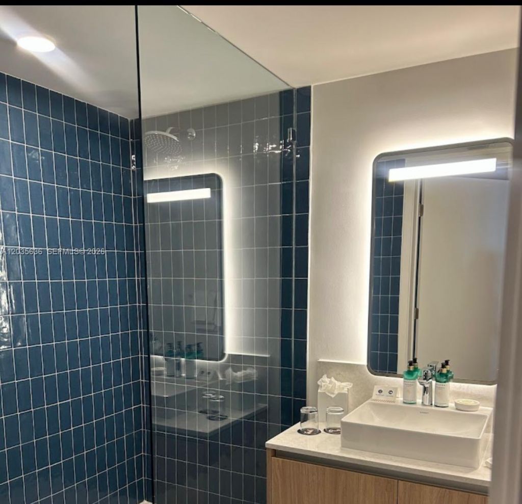 601 NE 1st Ave , Unit 1720, Miami, FL 33132 Photo