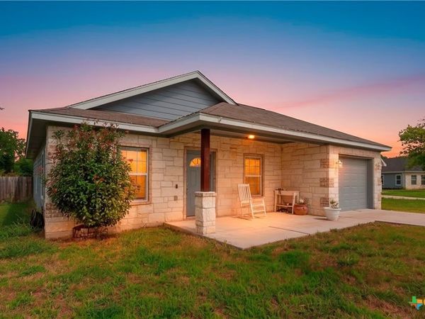 104 Avenue B , Moody, TX 76557