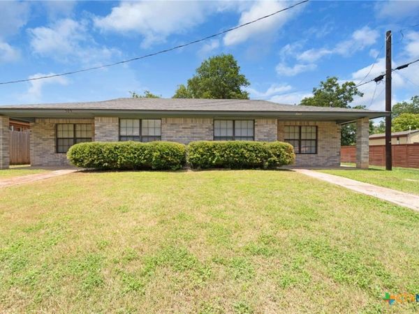 307/309 W 2nd Street , Lampasas, TX 76550