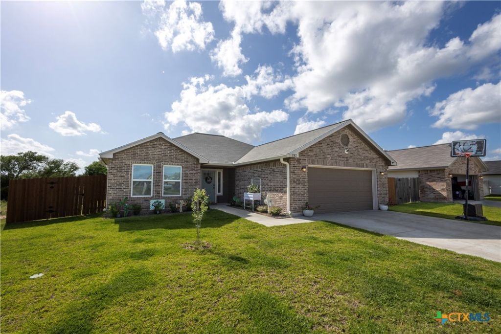 202 Quarry Lane, Cuero, TX 77954 Main Photo
