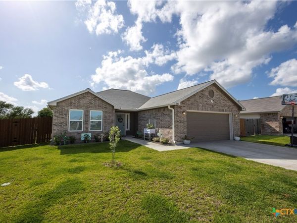 202 Quarry Lane, Cuero, TX 77954