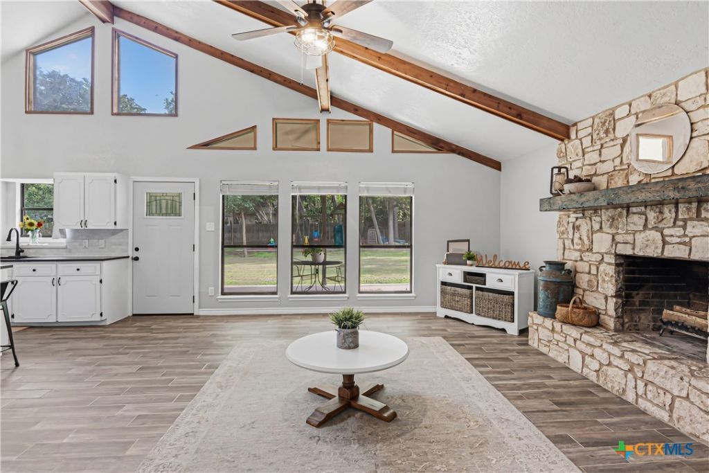 122 Twin Oak Road, Seguin, TX 78155 Main Photo