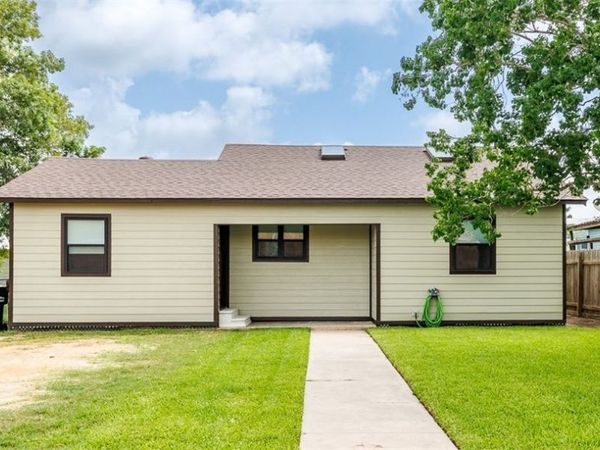 606 E Prairie Street , Cuero, TX 77954