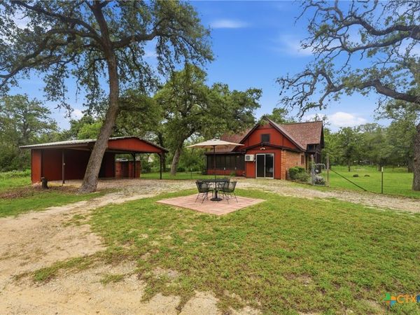 8606 State Highway 123, Stockdale, TX 78160