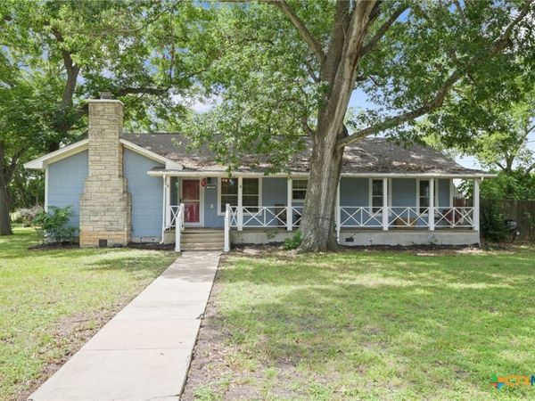 1320 W San Antonio Street , Lockhart, TX 78644