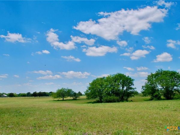 2072 Langdon Road, Weimar, TX 78962