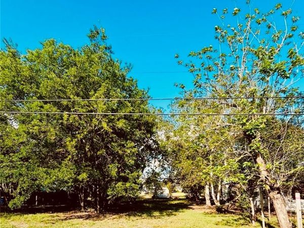 1320 Cavett Street , Gonzales, TX 78629