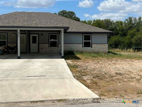 909 E 3rd Street , Unit B, Lampasas, TX 76550