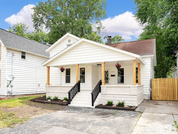 1050 Broadway Avenue NW, Grand Rapids, MI 49504