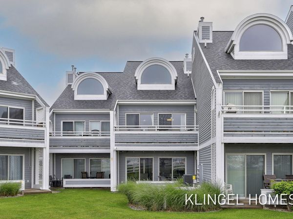 110 Millpoint Drive, Unit 10, Spring Lake, MI 49456