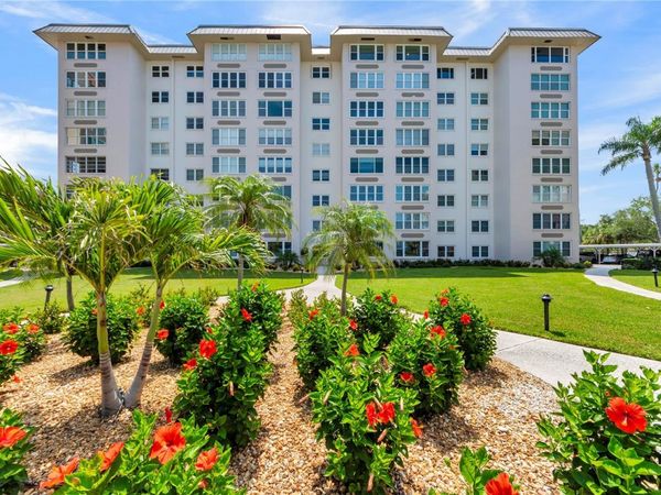 622 EDGEWATER DRIVE , Unit 823, DUNEDIN, FL 34698