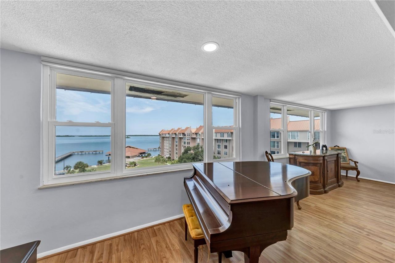 622 Edgewater Drive, Unit 823, Dunedin, FL 34698 Photo
