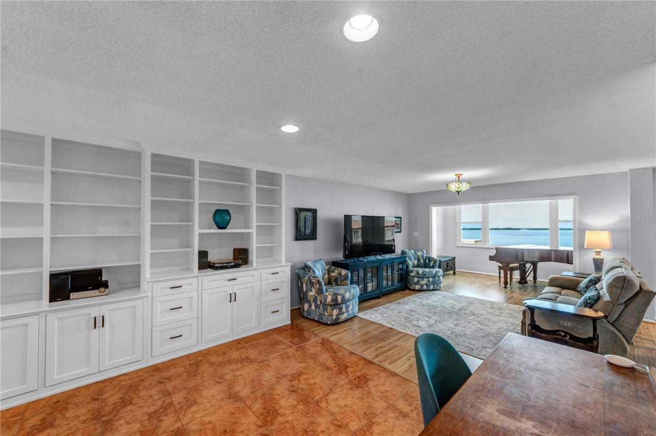 622 Edgewater Drive, Unit 823, Dunedin, FL 34698 Photo