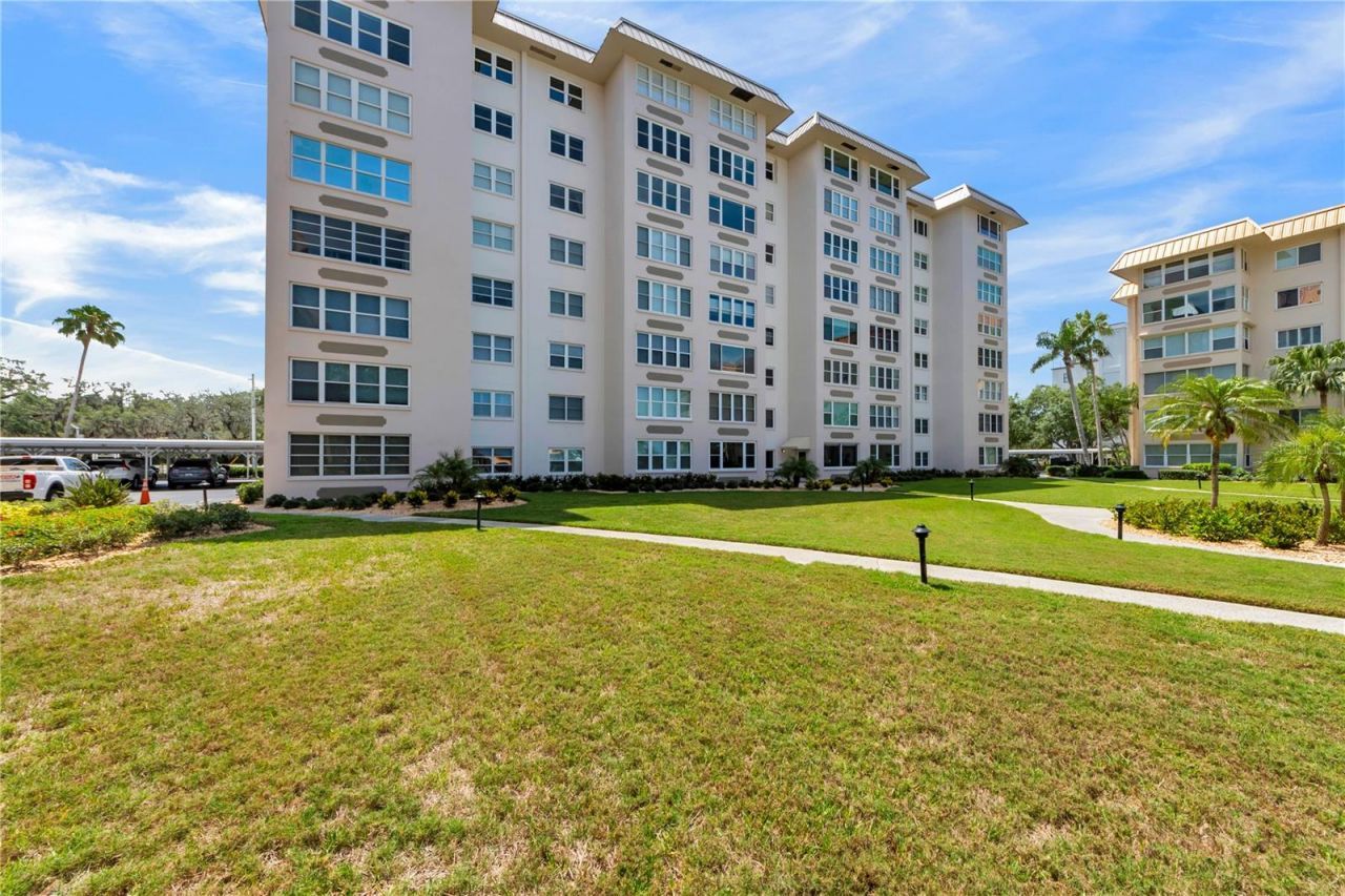 622 Edgewater Drive, Unit 823, Dunedin, FL 34698 Photo