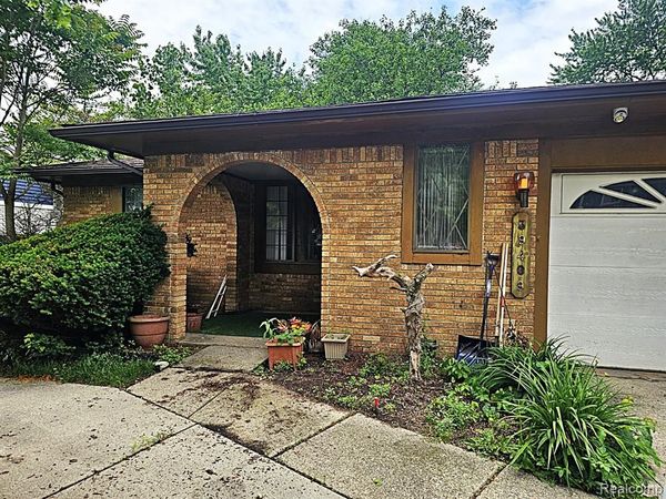 39409 Garony Drive , Clinton Twp, MI 48038