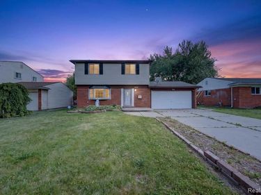 8452 Doncaster, Sterling Heights, MI 48312