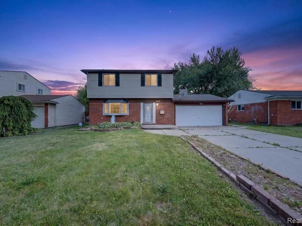 8452 Doncaster , Sterling Heights, MI 48312