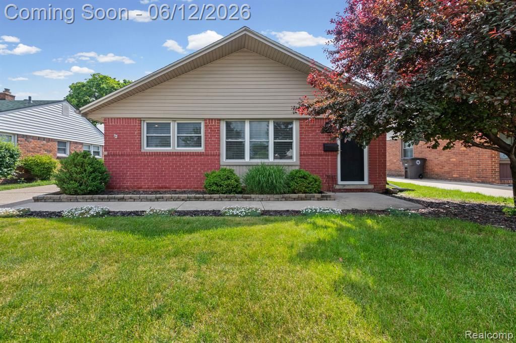 18525 Hinton Street, Riverview, MI 48193 Main Photo