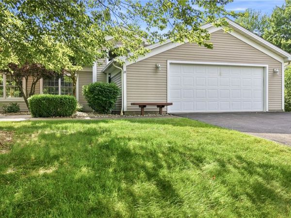 19 Golfwood Dr, Unit 19, Hermitage, PA 16148