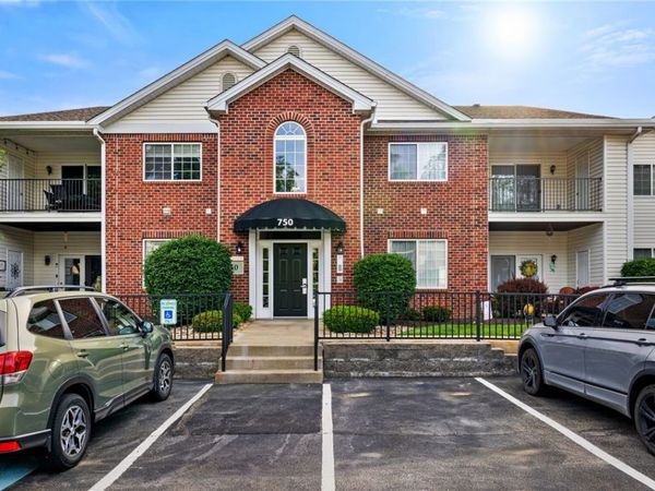 750 Hidden Ridge Ct, Unit 301, South Park, PA 15129