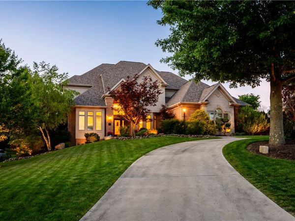 121 Doubletree Dr, Venetia, PA 15367