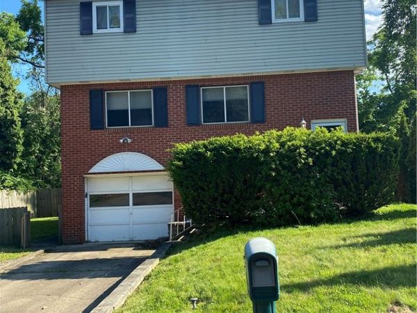 247 Golden Gate Dr , Verona, PA 15147