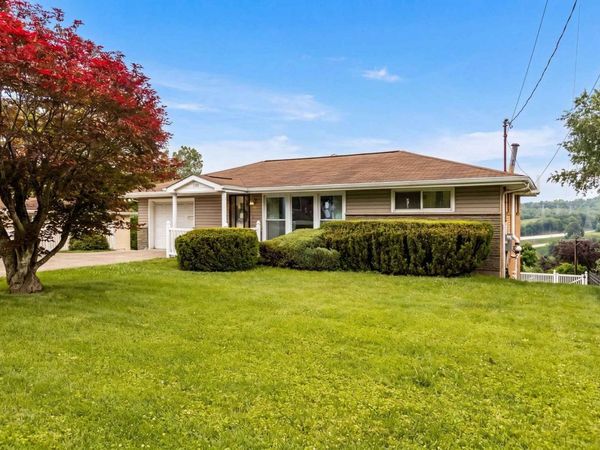 1540 Oneida Dr, Jefferson Hills, PA 15025