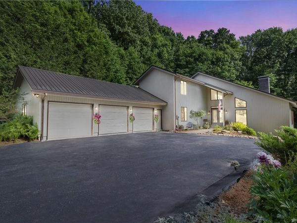 30 Croyhill Dr , Indiana, PA 15701
