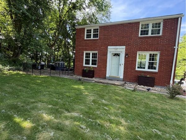 131 Jacob Dr , Pittsburgh, PA 15235