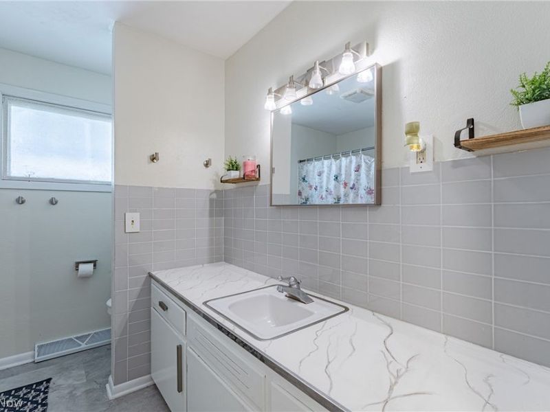 2810 Utica Avenue , Lorain, OH 44052 Photo 12