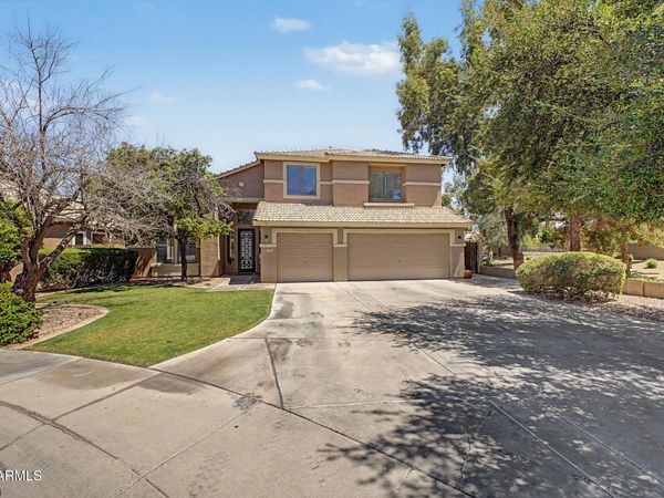 680 E BETSY Lane, Gilbert, AZ 85296