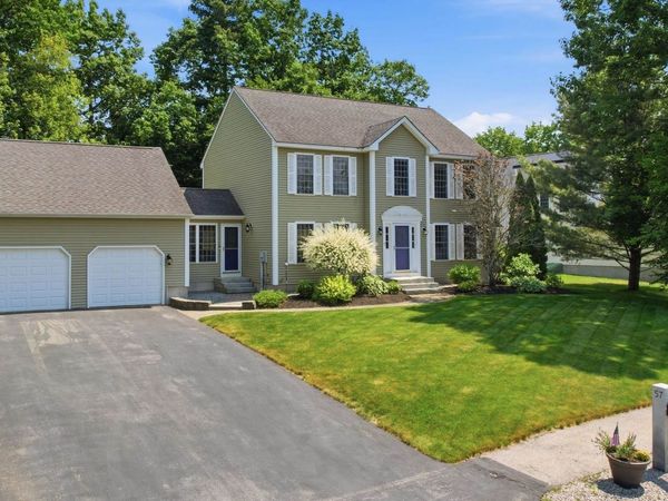 57 Lindsay Road, Hooksett, NH 03106