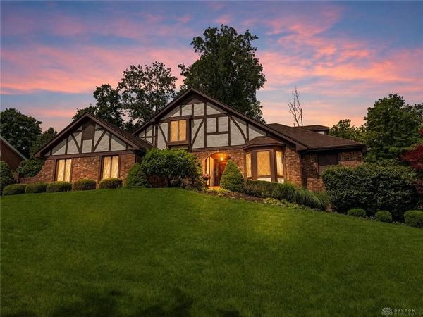 5016 Lausanne Drive, Centerville, OH 45458