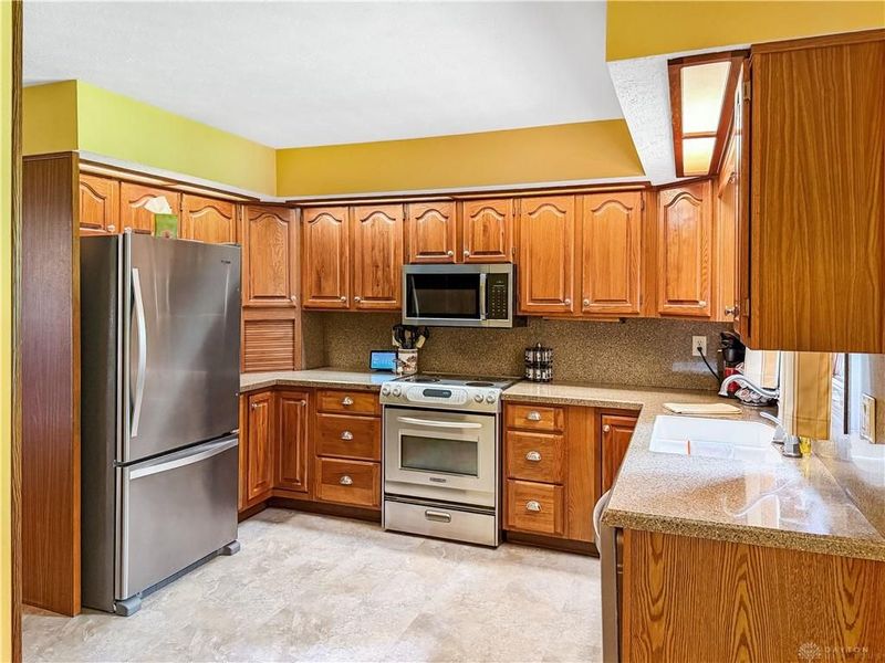 5016 Lausanne Drive, Centerville, OH 45458 Photo 5