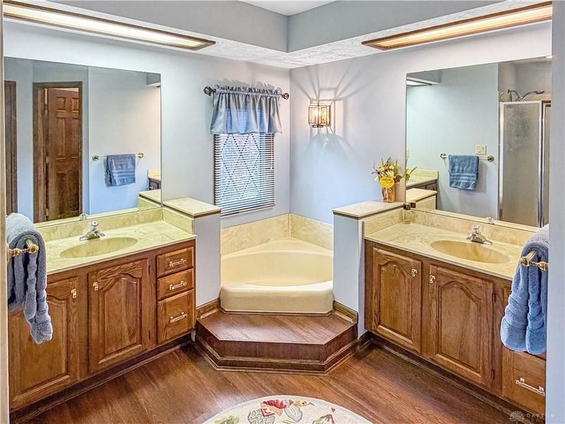 5016 Lausanne Drive, Centerville, OH 45458 Photo 9
