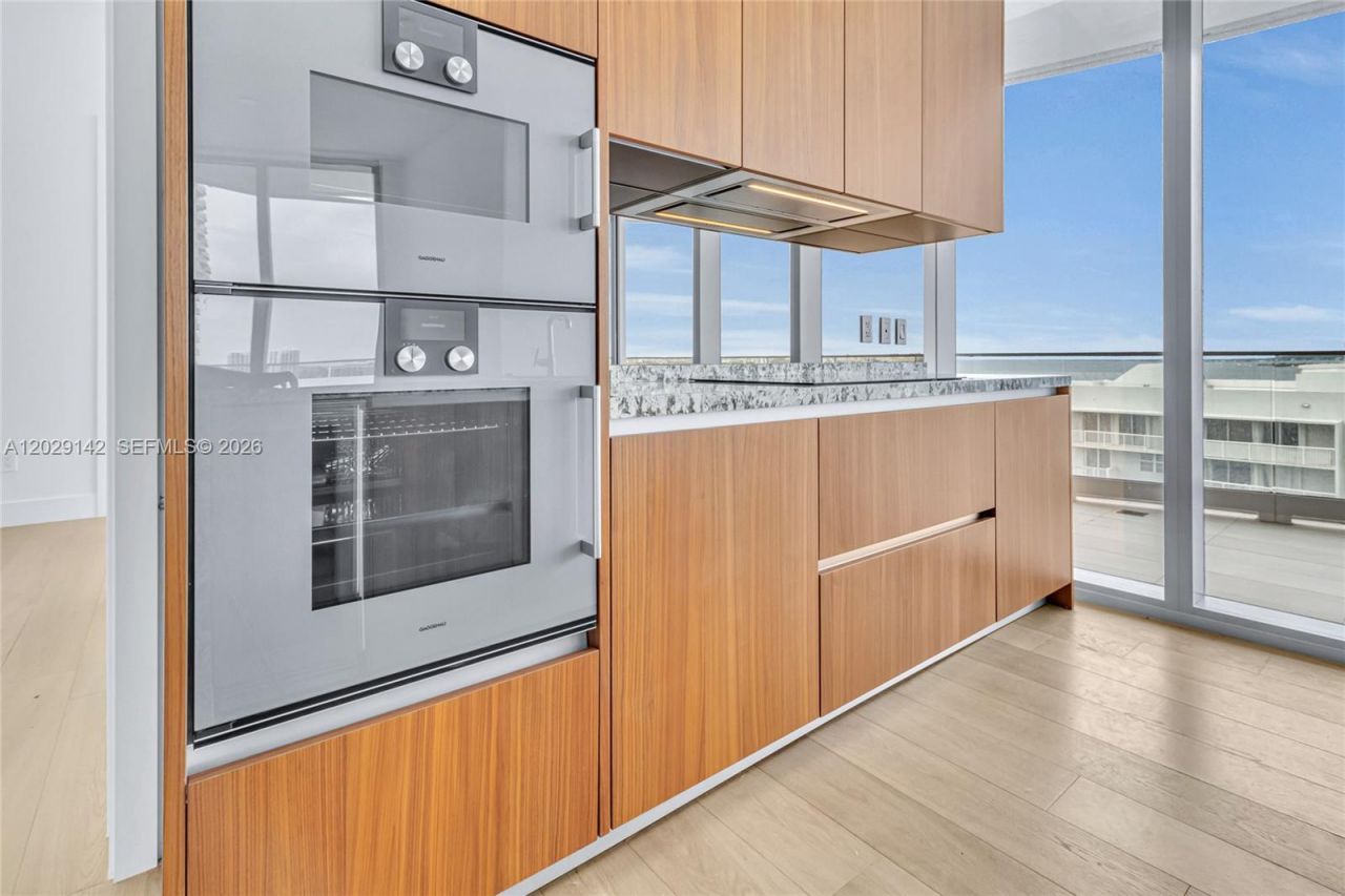 175 SE 25 Rd, Unit 1103, Miami, FL 33129 Photo