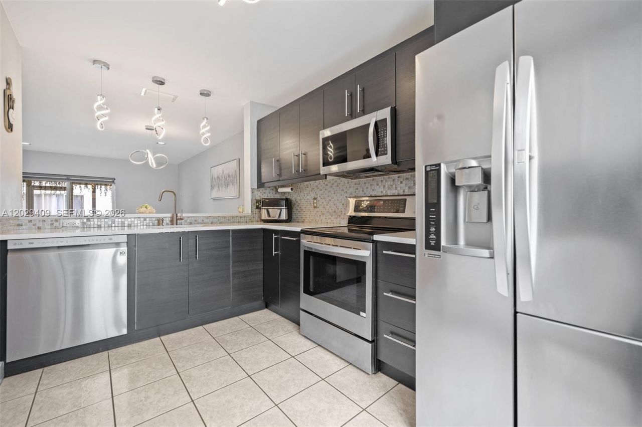 20831 NW 3rd Ct, Pembroke Pines, FL 33029 Photo