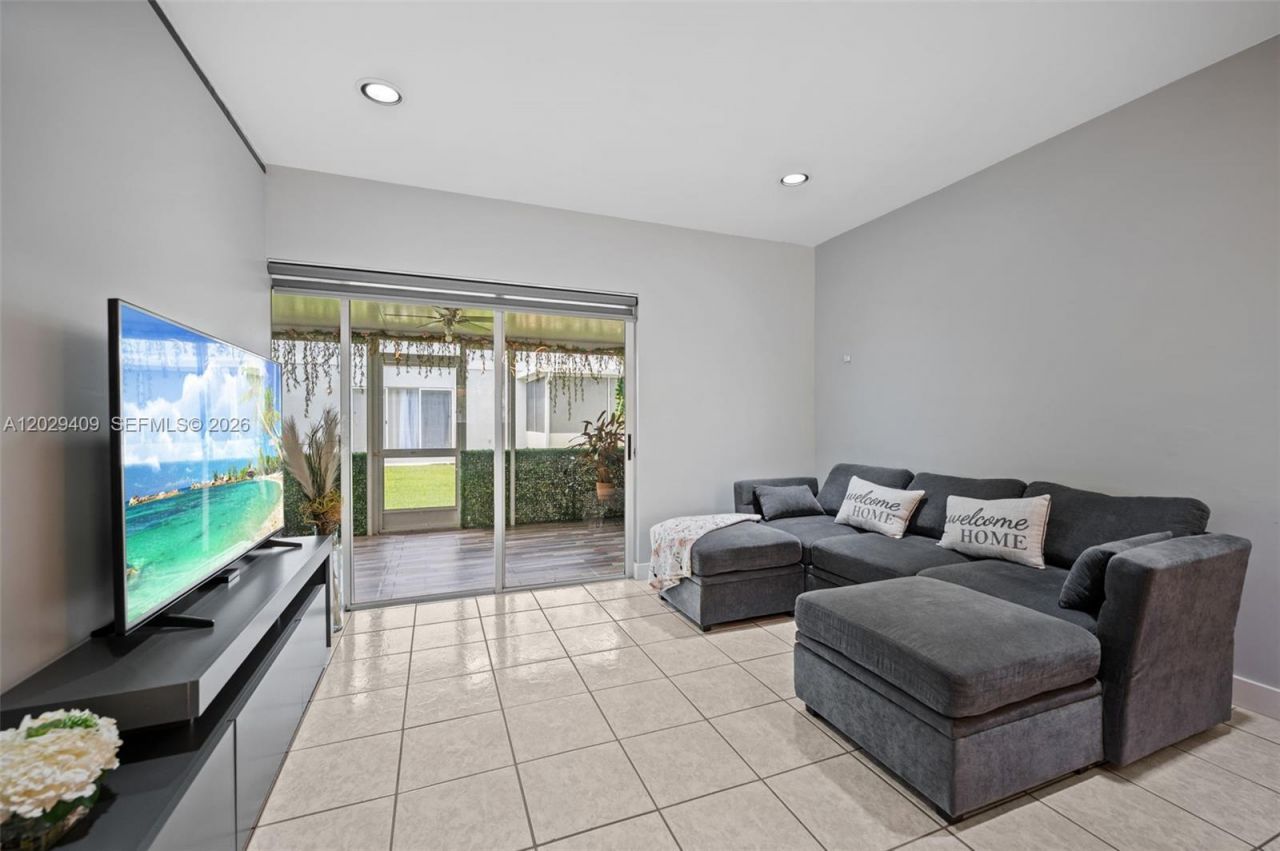 20831 NW 3rd Ct, Pembroke Pines, FL 33029 Photo