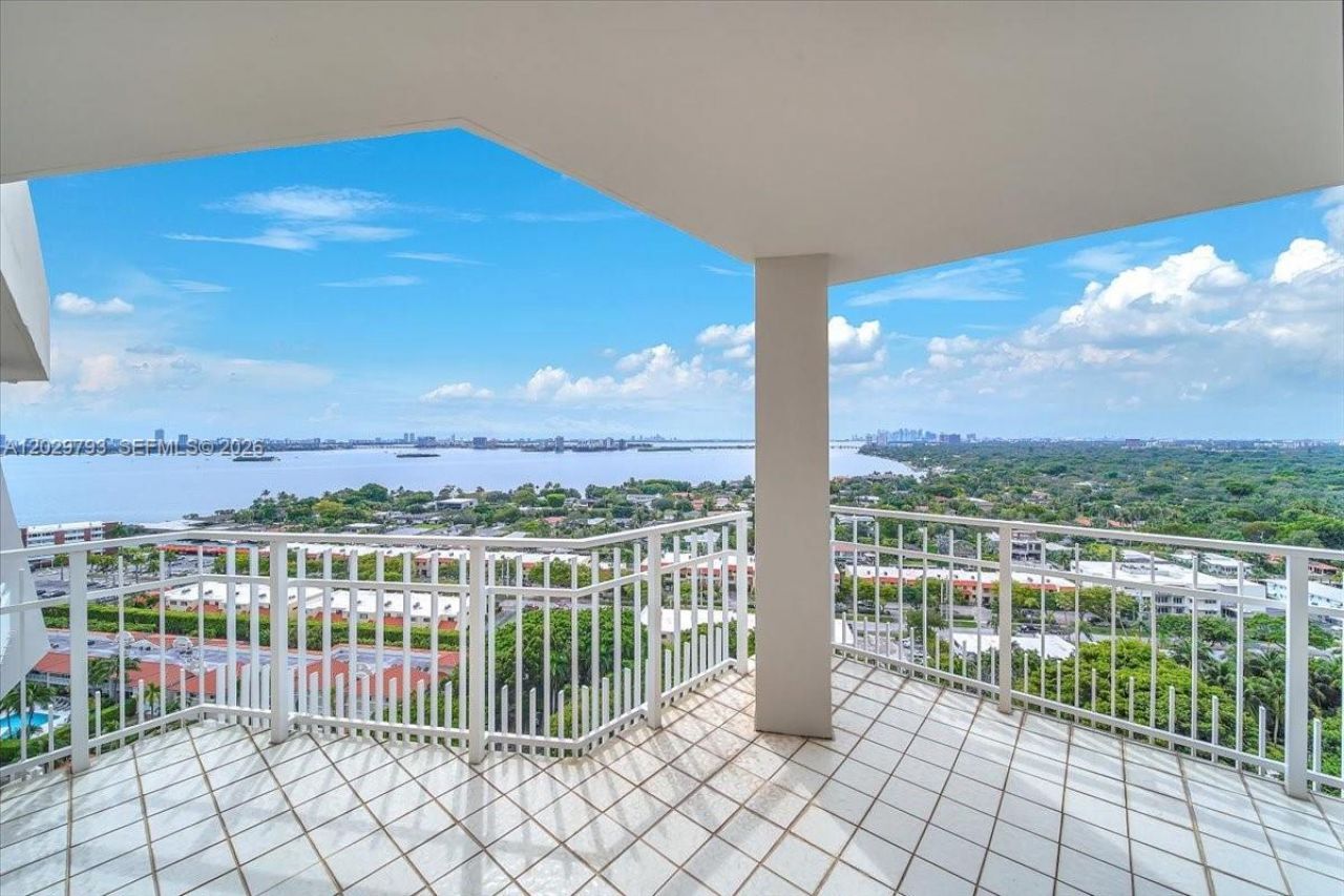 1000 Quayside Ter , Unit TS-10, Miami, FL 33138 Photo