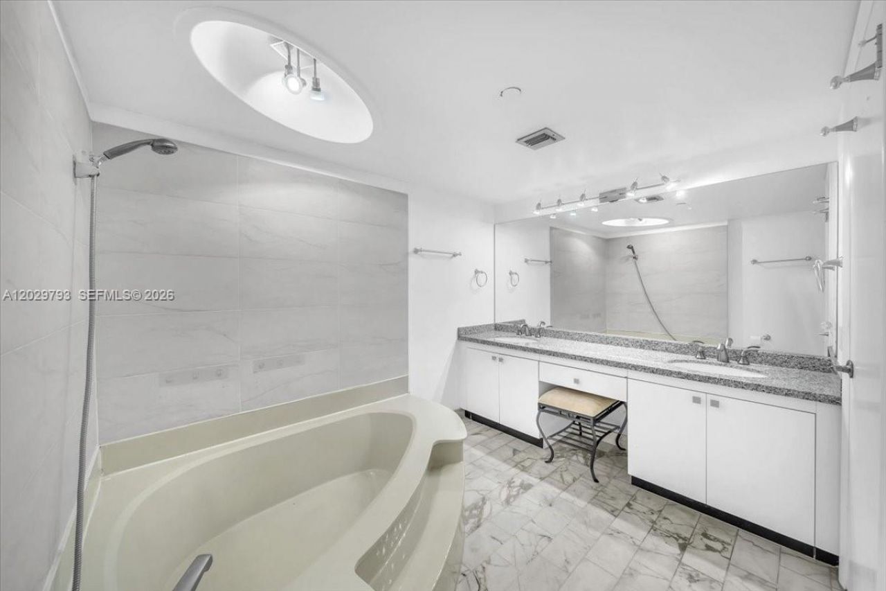 1000 Quayside Ter , Unit TS-10, Miami, FL 33138 Photo