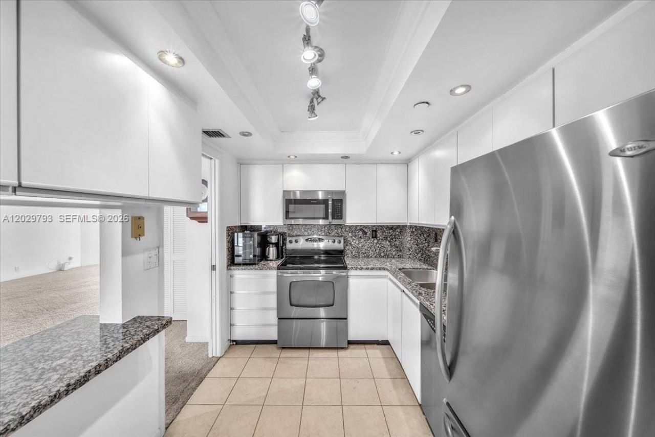 1000 Quayside Ter , Unit TS-10, Miami, FL 33138 Photo