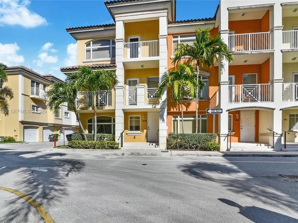 2707 NE 184th Ter, Aventura, FL 33160