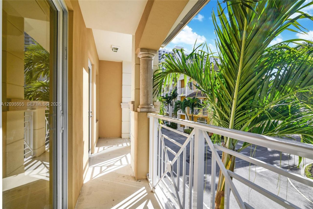 2707 NE 184th Ter , Aventura, FL 33160 Photo