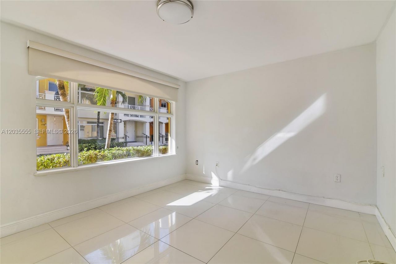 2707 NE 184th Ter , Aventura, FL 33160 Photo