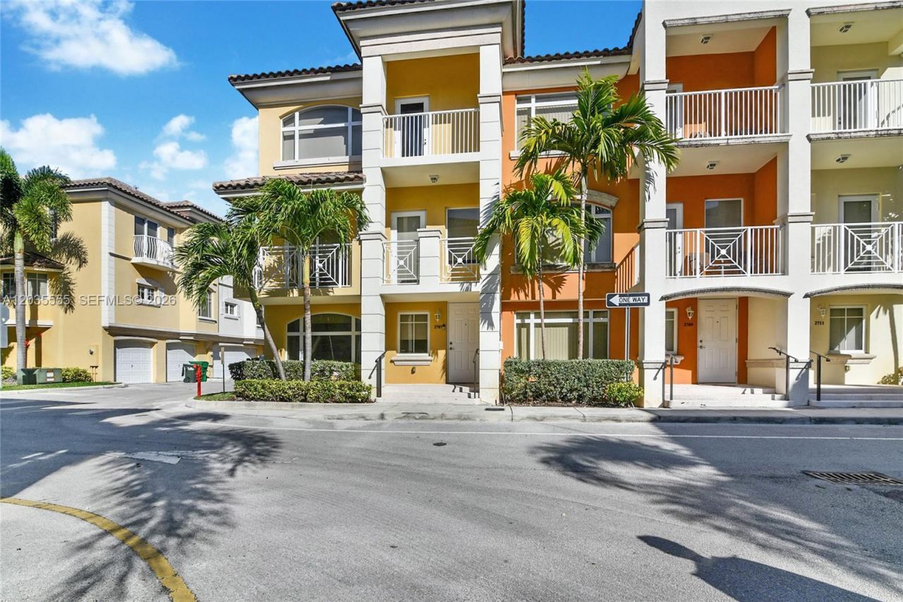 2707 NE 184th Ter , Aventura, FL 33160 Photo