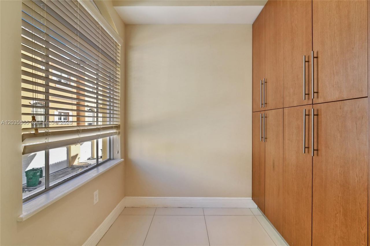 2707 NE 184th Ter , Aventura, FL 33160 Photo