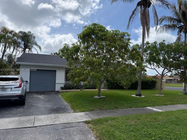 9764 Saddlebrook Dr , Boca Raton, FL 33496