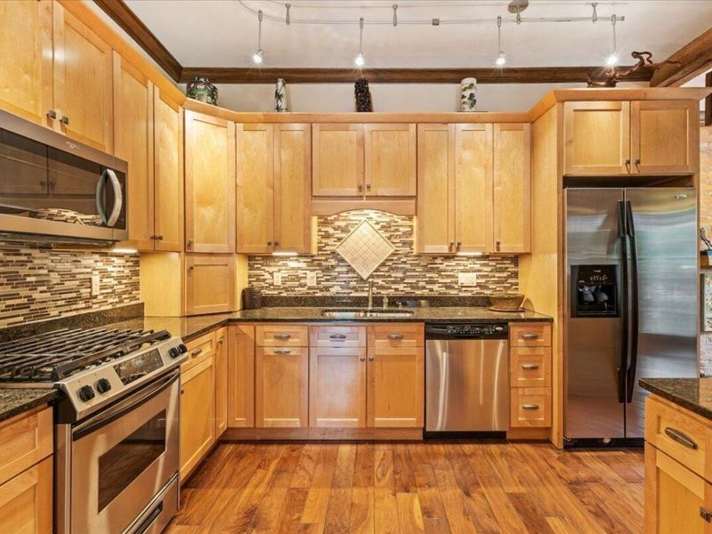 1085 Highland Street, Columbus, OH 43201 Photo 19