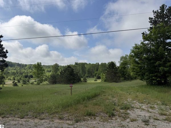 4 Kasson Road, Maple City, MI 49664